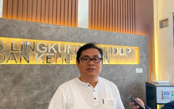 Sekretaris DLHK Kukar, Taufik. (Irvan/dutakaltimnews.com)