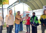 Polres Kukar dan PWI Salurkan Ratusan Paket Bansos Jelang Hari Bhayangkara ke-80