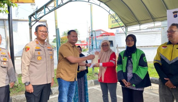 Polres Kukar dan PWI Salurkan Ratusan Paket Bansos Jelang Hari Bhayangkara ke-80