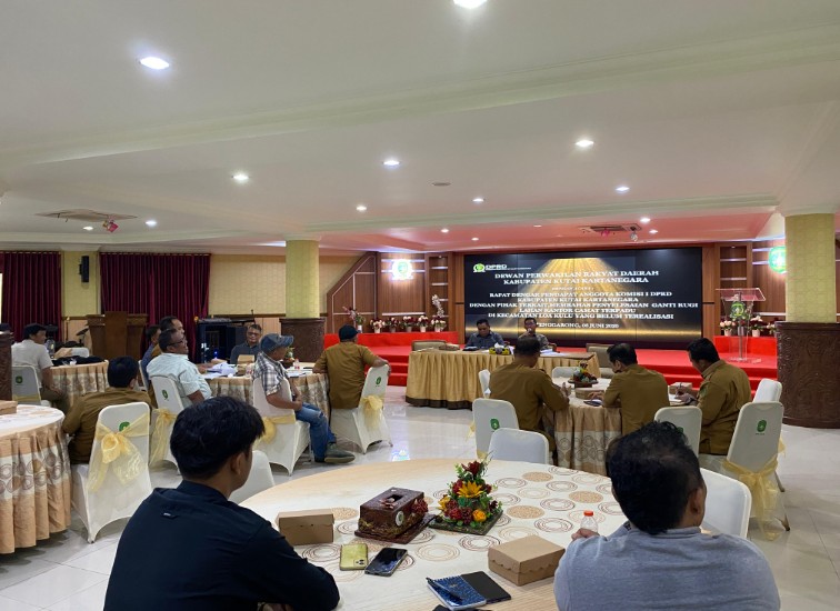 DPRD Kukar Mengelar RDP Bersama Ahli Waris dan Sejumlah Pihak Terkait Membahas Penyelesaian Ganti Rugi Lahan Pembangunan Kantor Camat Terpadu Loa Kulu. (Irvan/dutakaltimnews.com)