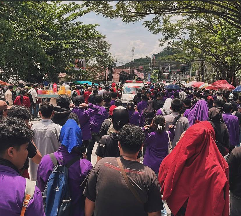 Suasana aksi demonstrasi mahasiswa bersama masyarakat Kalimantan Timur di depan Kantor DPRD Kalimantan Timur pada aksi sebelumnya. (Dok. Presiden Mahasiswa BEM Unikarta, Zulkarnain)