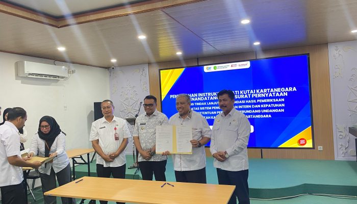 Bupati Aulia Serahkan Instruksi Tindak Lanjut Temuan BPK, OPD Kukar Diberi Waktu 60 Hari