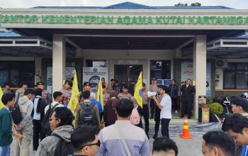 PMII Kukar Desak Kemenag Usut Tuntas Dugaan Pelecehan Seksual di Ponpes Tenggarong Seberang 3 Aksi Demo PMII Kukar di Kantor Kemenag Kukar (Irvan dutakaltimnews.com)