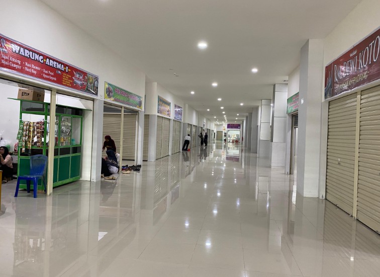 Lapak-Lapak Pedagang di Pasar Tangga Arung Square Tenggarong. (Irvan/dutakaltimnews.com)