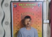 Pelaku Saat di Amankan Petugas Kepolisian. (Dok. Polsek Loa Kulu)