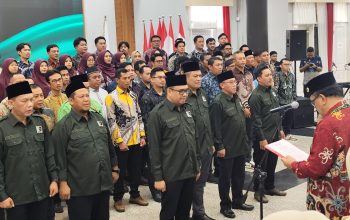 Pelantikan Majelis Daerah Korps Alumni Himpunan Mahasiswa Islam (MD KAHMI) dan Forum Alumni HMI-Wati (FORHATI) Kabupaten Kutai Kartanegara Periode 2026-2031.(Irvan/dutakaltimnews.com)