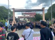 BEM Unikarta Yang Tergabung Dalam Aliansi Rakyat Kukar Melakukan Aksi Demonstrasi di Depan Kantor DPRD Kukar.(Irvan/dutakaltimnews.com)