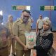 Bupati Kukar Salurkan Bantuan Permakanan untuk Ratusan Warga Rentan di Loa Kulu