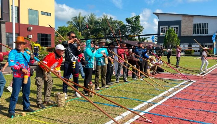 Lomba Sumpit Tradisional Meriahkan HUT Bhayangkara ke-80 di Polres Kukar