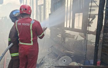 Kebakaran di kawasan permukiman di Jalan Soekarno Hatta Km 1 RT 28, Kecamatan Loa Janan Ilir. (Dok. Disdamkarmatan Kukar)