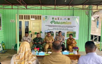 Peresmian dan Peninjauan Rumah Layak Huni Kolaborasi Polres Kutai Kartanegara bersama BAZNAS Kukar kepada Penerima Manfaat Ibu Yayuk ( Warga Ekonomi Rentan ) dalam Rangka Hari Bhayangkara ke-80 bertempat di Gang Bubuhan Blok C Kel. Loa Ipuh, Gunung Belah, Tenggarong. (Irvan/dutakaltimnews.com)