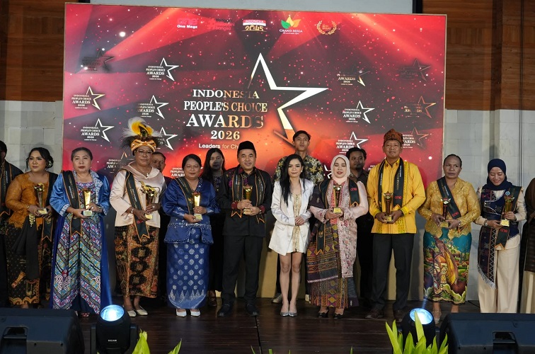 Ketua DPRD Kabupaten Kutai Kartanegara, Ahmad Yani, menerima penghargaan Indonesia People's Choice Award 2026 pada acara yang digelar di Grand Mega Resort & Spa Kuta, Bali, Sabtu (12/6/2026).