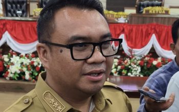 Bupati Kukar Aulia Rahman Basri usai menghadiri rapat paripurna DPRD Kukar, Selasa (27/7/2026), (Foto : Andri/dutakaltimnews.com)