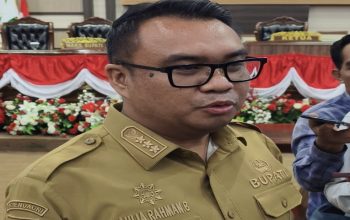 Bupati Kukar Aulia Rahman Basri, di Ruang Paripurna DPRD Kukar Selasa (28/7/2026), (Foto : Andri/dutakaltimnews.com)