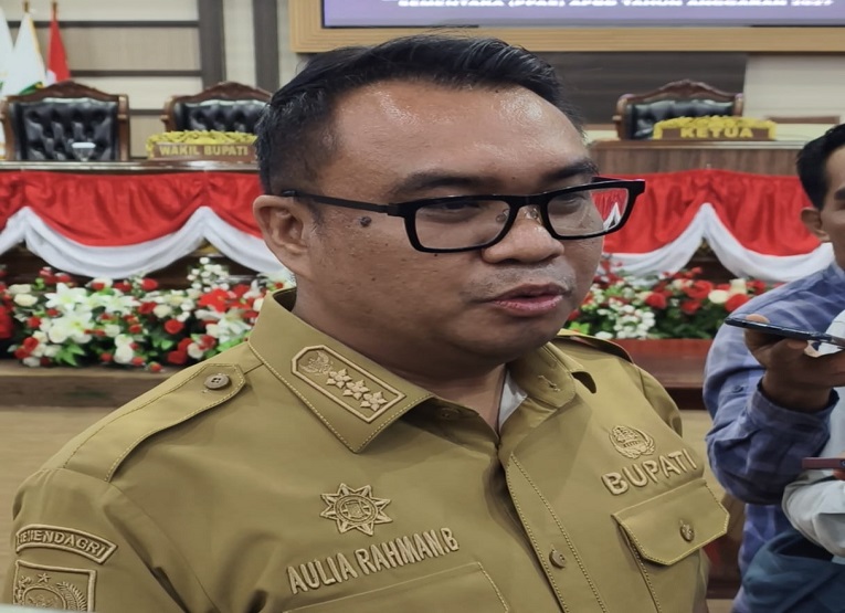 Bupati Kukar Aulia Rahman Basri, di Ruang Paripurna DPRD Kukar Selasa (28/7/2026), (Foto : Andri/dutakaltimnews.com)