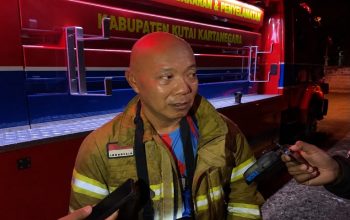 Hoaks Kebakaran Beredar Saat Api Berkobar di Jalan Belida, Petugas Sempat Terkecoh 6 Kepala Disdamkarmatan Kukar, Fida Hurasani. (Irvan/dutakaltimnews.com)