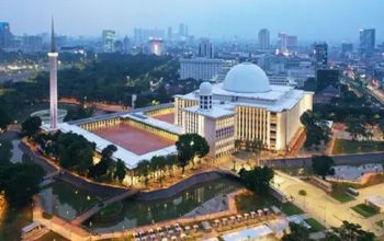 Foto udara Masjid Istiqlal Jakarta sebagai tempah ibadah umat Muslim terbesar di Indonesia dan Asia Tenggara serta kerap digunakan untuk kegiatan Zikir atau Doa Bersama Keselamatan Bangsa. (Foto: Istimewa/Istiqlal Global Fund)