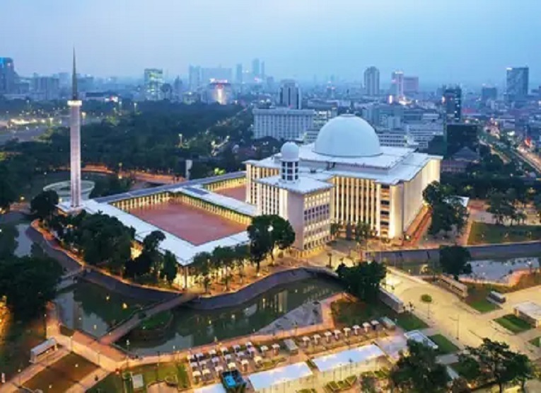Foto udara Masjid Istiqlal Jakarta sebagai tempah ibadah umat Muslim terbesar di Indonesia dan Asia Tenggara serta kerap digunakan untuk kegiatan Zikir atau Doa Bersama Keselamatan Bangsa. (Foto: Istimewa/Istiqlal Global Fund)