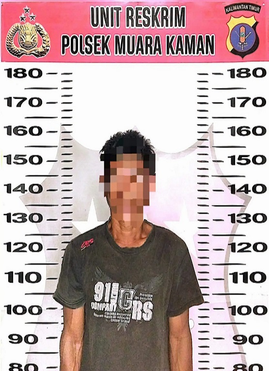 Pelaku Saat di Amankan Petugas Kepolisian. (Dok. Polsek Muara Kaman)