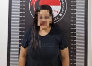 Pelaku Saat di Amankan Petugas Kepolisian. (Dok. Polres Kukar)