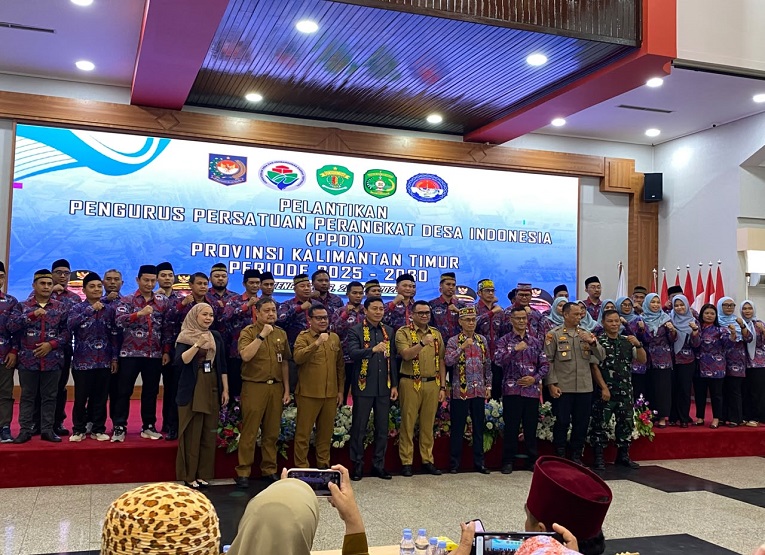 Pelantikan Pengurus Persatuan Perangkat Desa Indonesia (PPDI) Provinsi Kalimantan Timur masa bakti 2025–2030. (Irvan/dutakaltimnews.com)