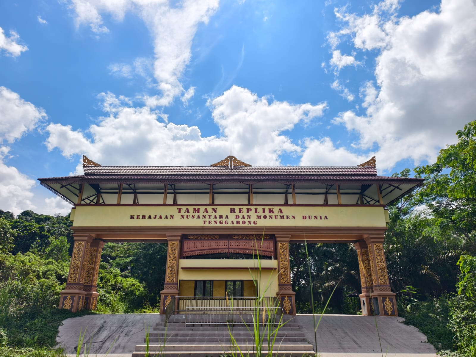 Taman Replika Kerajaan Nusantara dan Monumen Dunia Tenggarong, Kamis (2/7/2026), (Foto : Andri/dutakaltimnews.com)