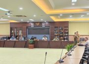 RDP DPRD Kukar Bersama Pihak Terkait Kejelasan Tentang Status Santri Terdampark Penutupan Pesantren Ibadurrahman, Senin (6/7/2026), (Foto : Andri/dutakaltimnews.com)