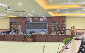 RDP DPRD Kukar Bersama Pihak Terkait Kejelasan Tentang Status Santri Terdampark Penutupan Pesantren Ibadurrahman, Senin (6/7/2026), (Foto : Andri/dutakaltimnews.com)