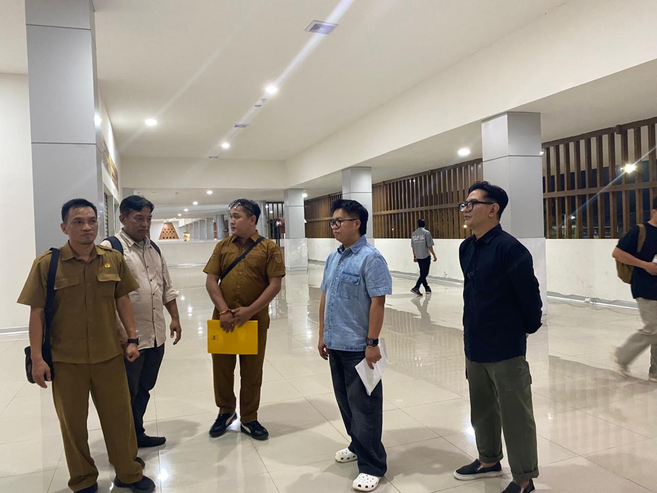 Wakil Bupati Kutai Kartanegara, Rendi Solihin, Melakukan Peninjau di Pasar Tangga Arung Square. (Irvan/dutakaltimnew.com)