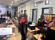 Kejati Kaltim Melakukan Penggeledahan Kantor Disdikbud Kukar. (Dok. Humas Kejati Kaltim)