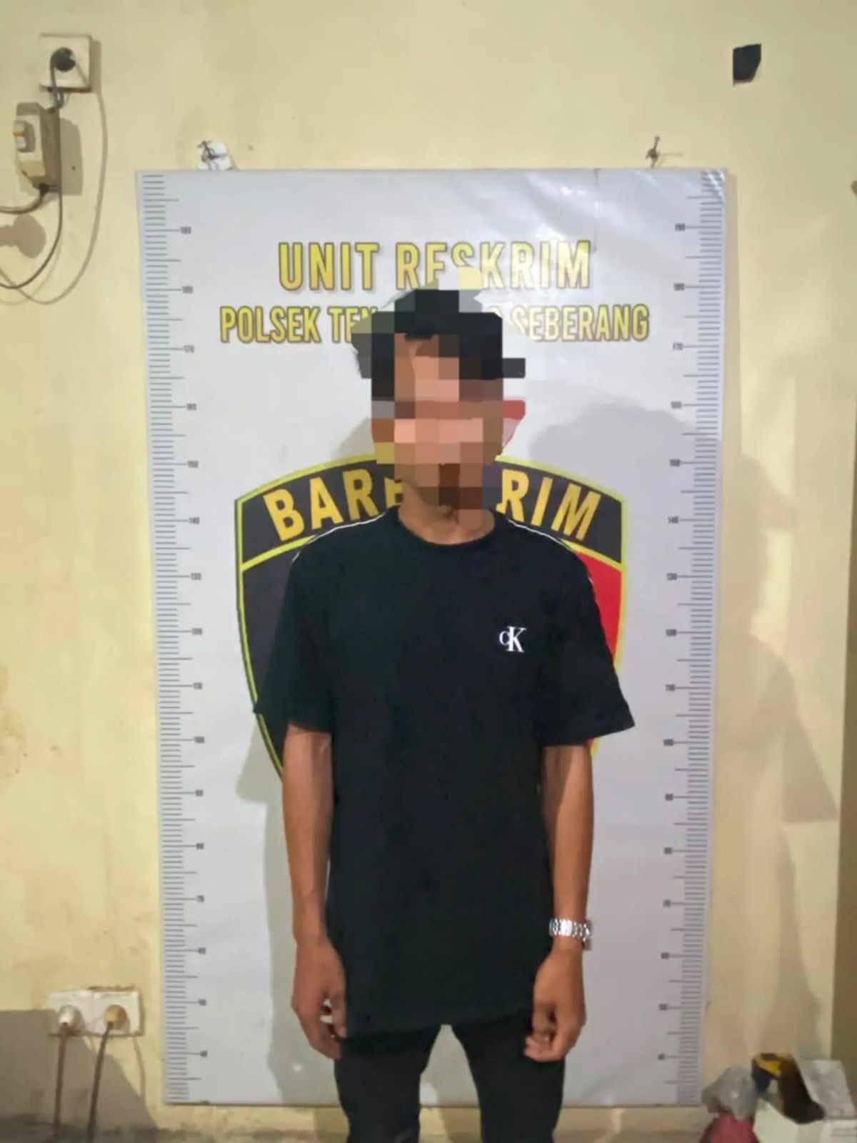Pelaku Saat di Amankan Petugas Kepolisian. (Dok. Polsek Tenggarong Sebrang)