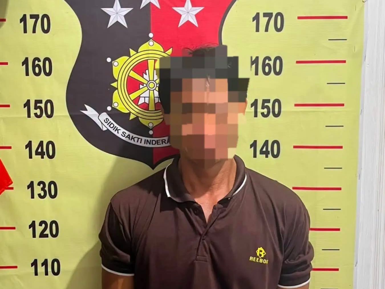 Pelaku Saat di Amankan Petugas Kepolisian. (Dok. Polsek Kembang Janggut)