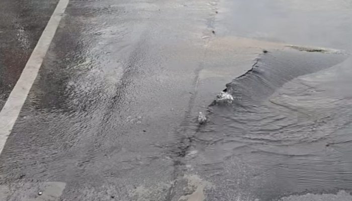 Pipa Distribusi PDAM Bocor di Jalan Ki Hajar Dewantara, Perbaikan Ditarget Rampung Hari Ini