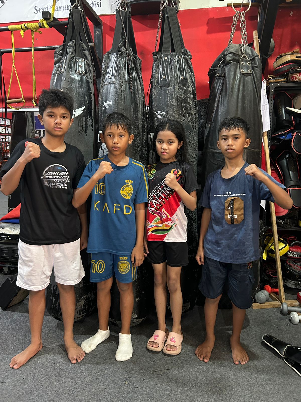 Empat Atlet Cilik Yang Akan Mewakili Kukar Dalam Ajang Indonesia Muaythai Championship (IMC) 2026 atau Kejuaraan Nasional Muaythai yang akan berlangsung di Bekasi. (Dok. Istimewa)