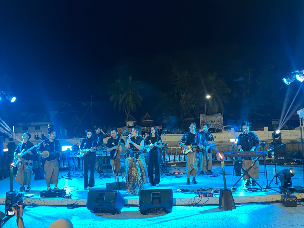 Petala Borneo Rilis Album Kedua “Pura Tana Bhumi”, di Taman Musik Tenggarong. (Irvan/dutakaltimnews.com)