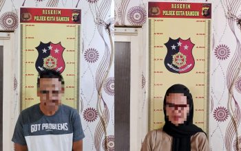 Dua Pelaku Saat di Amankan Petugas Kepolisian. (Dok. Polsek Kota Bangun).