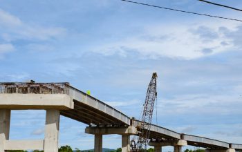 Tiang Pendekat Jembatan Sebulu (Dok. Andri/dutakaltimnews.com)