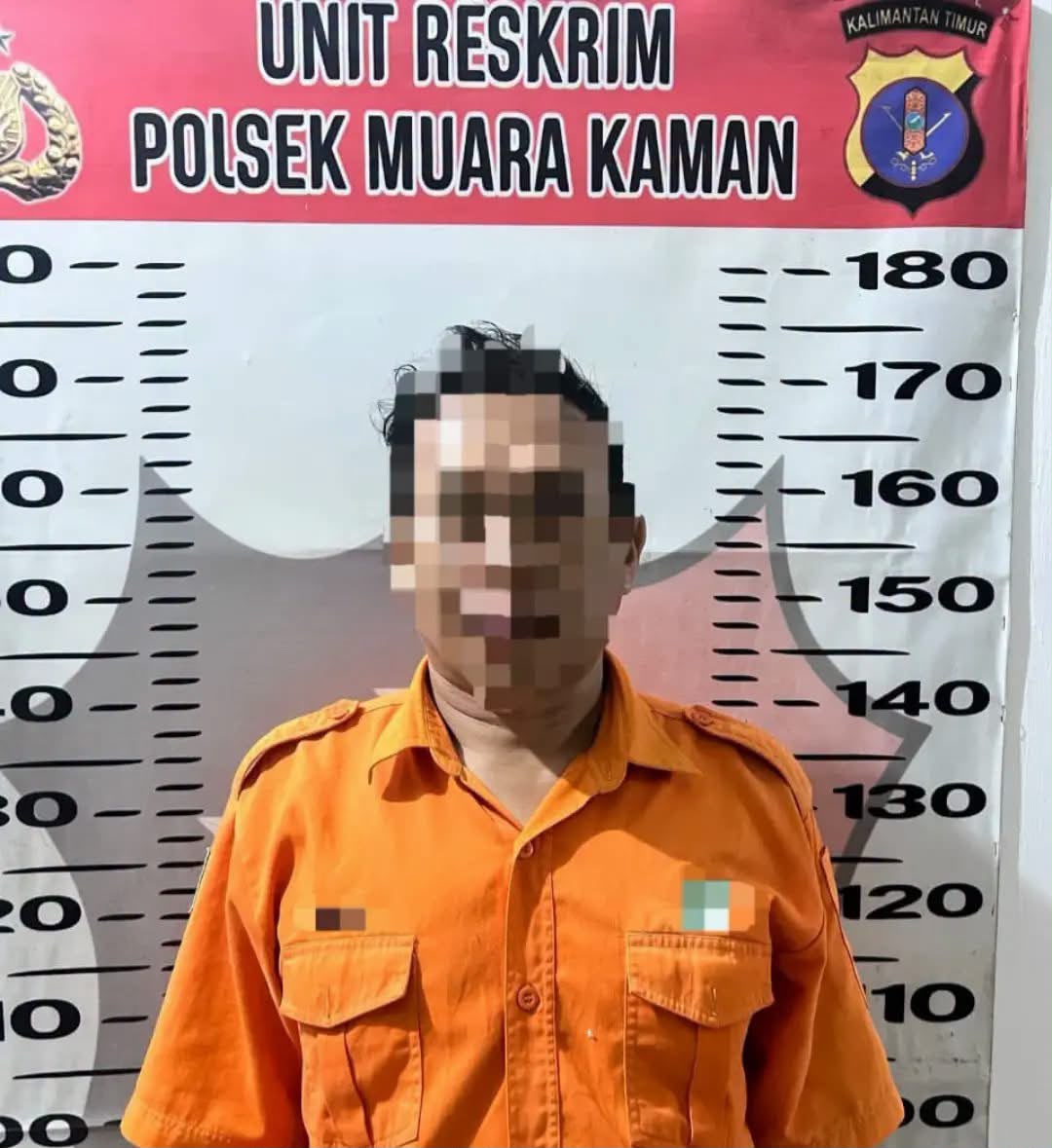 : Pelaku Saat di Amankan Petugas Kepolisian. (Dok. Polsek Muara Kaman)