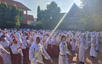 MPLS di SMPN 2 Tenggarong Libatkan Seluruh Siswa, Fokus Penguatan Karakter dan Adaptasi Sekolah 3 Kegiatan Hari Pertama MPLS di SMP Negeri 2 Tenggarong (Andri/dutakaltimnews.com)