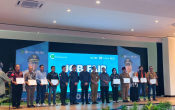Pembukaan Bursa Kerja Tahun 2026 (JOB FAIR) di Gedung PKM Tenggarong Seberang, Selasa (14/7/2026), (Foto : Andri/dutakaltimnews.com)