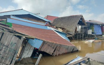 Longsor di Bantaran Sungai Mahakam Rusakkan Dua Rumah di Embalut, Korban Mengungsi ke Rumah Keluarga 4 Kondisi Rumah Yang Terdampak Longsor di Bantaran Sungai Mahakam di Desa Embalut, Kecamatan Tenggarong Sebrang. (Dok. Sekretaris Desa Embalut, Ridwan)