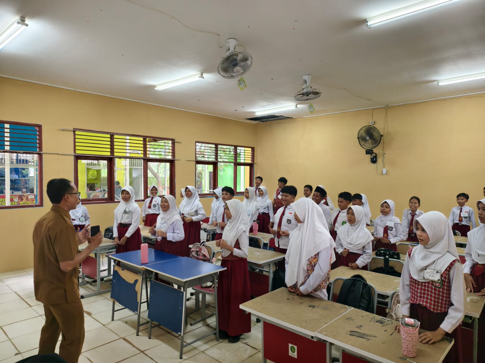 Hari Pertama MPLS di SMP Negeri 2 Tenggarong (Dok. Andri/dutakaltimnews.com)