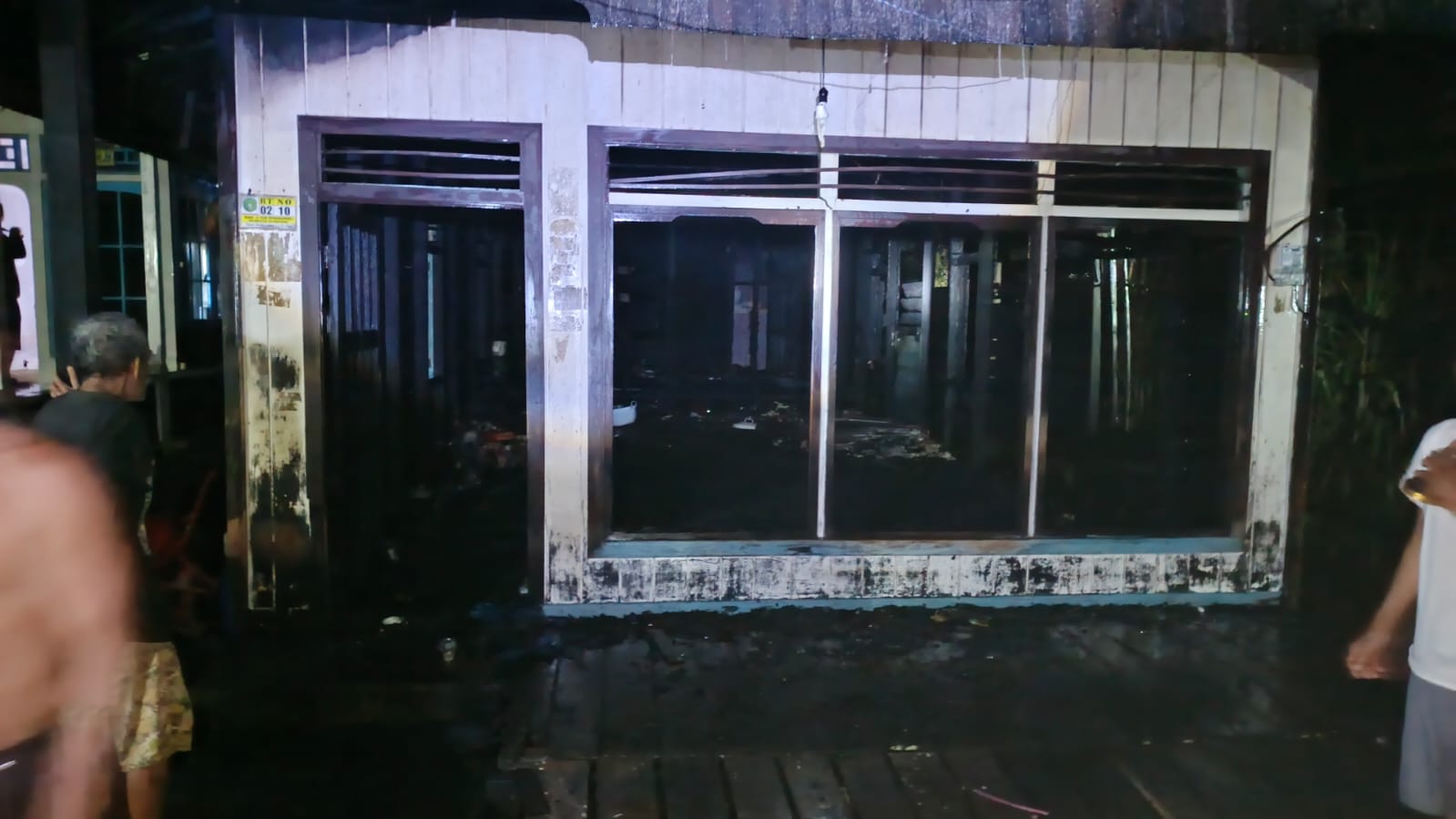 Kondisi Rumah di RT 02, Desa Muara Siran Ilir, Kecamatan Muara Kaman Yang Hangus Terbakar. (Dok. Disdamkarmatan Kukar)
