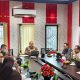 Rapat Koordinasi Disdikbud Bersama OPD Terkait, Bahas SDN 002 Purwajaya, Kecamatan Loa Janan Yang Terkena Musibah Kebakaran Jumat (18/7/2026), (Foto : Andri/dutakaltimnews.com)