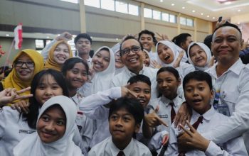 Gambar: Gerakan Nasional Ruang Aman dan Nyaman untuk Anak (Gernas RANA) di lingkungan sekolah yang dirangkaikan dengan pembukaan Masa Pengenalan Lingkungan Sekolah (MPLS) RAMAH Tahun Ajaran 2026/2027 (komdigi.go.id)