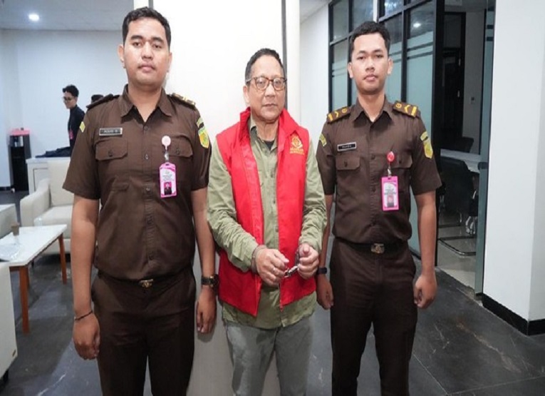 Eks Dirut Kebun Binatang Surabaya diduga korupsi anggaran pakan satwa. (Dok: Kejati Jatim)