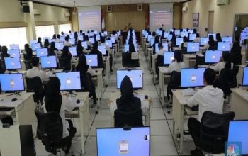 Modus ASN Rajin Absen padahal Tidak Masuk Kantor Terungkap 5 Sejumlah peserta mengikuti tes Seleksi Kompetensi Dasar (SKD) Calon Pegawai Negeri Sipil (CPNS) 2024 formasi Kementerian Kesehatan di Kantor Badan Kepegawaian Negara (BKN) Pusat, Jakarta, Jumat (25/10/2024). (CNBC Indonesia/Muhammad Sabki)