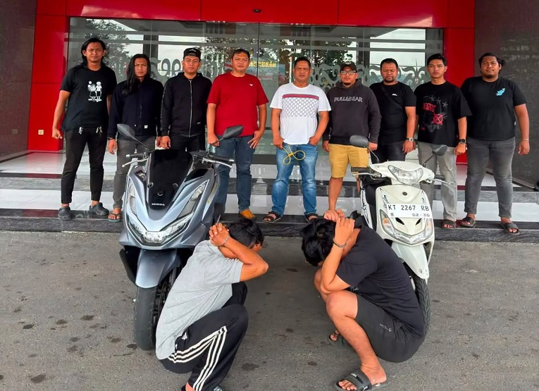 Pelaku Saat di Amankan Petugas Kepolisian. (Dok. Polres Kukar)