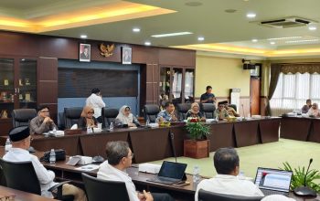 Disdikbud Kukar Pastikan Kepala Sekolah Bukan Pihak yang Sengaja Melanggar Aturan 4 Rapat Dengar Pendapat Anggota Komisi IV DPRD, (Foto : Andri/dutakaltimnews.com)