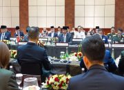 Menteri Pertahanan Republik Indonesia Sjafrie Sjamsoeddin bersama Menteri Luar Negeri RI Sugiono menghadiri Pertemuan 2+2 ke-2 Menteri Luar Negeri dan Menteri Pertahanan Republik Indonesia–Republik Rakyat Tiongkok (RRT) di Jakarta. (Dok. Menterit Pertahanan)